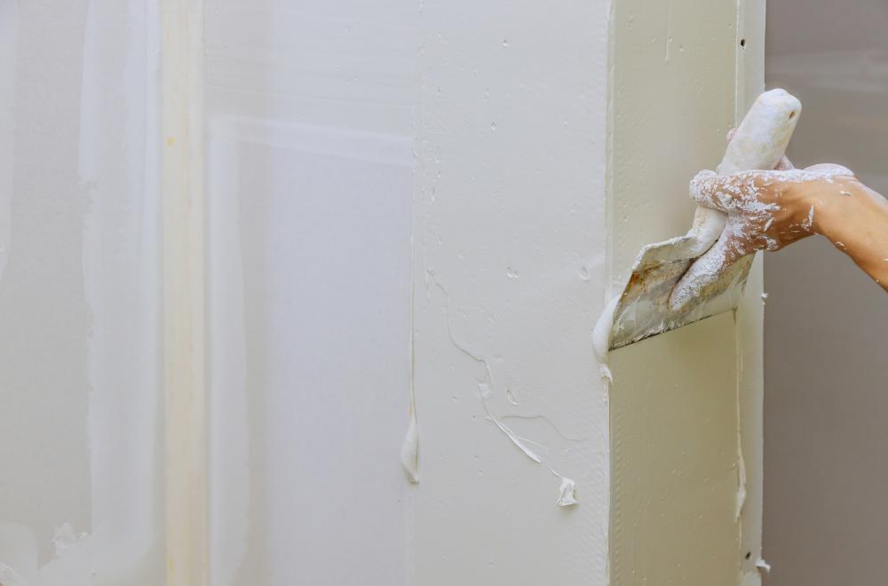 Cracked drywall ready for repair